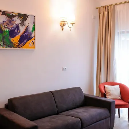 Class Hotel